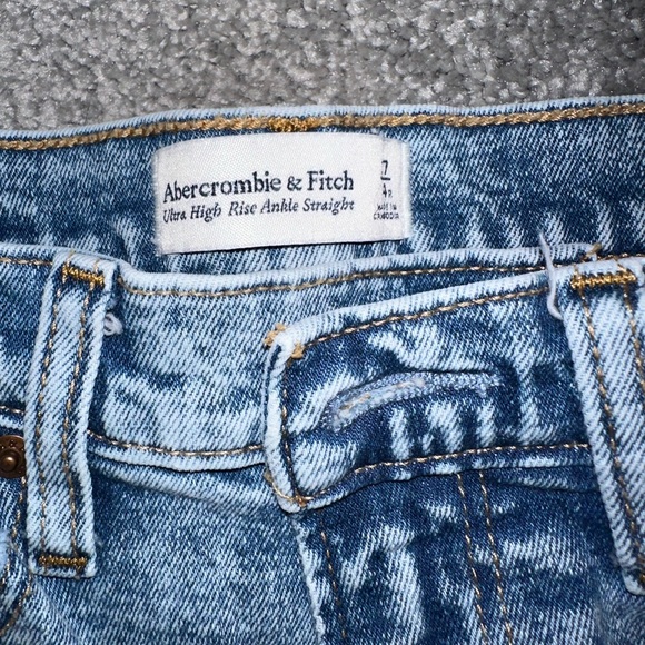 A&F Ultra High Rise Ankle Straight Jeans - Picture 2 of 2